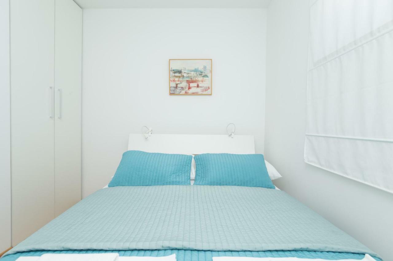 Alpeza Apartments Bol Szoba fotó